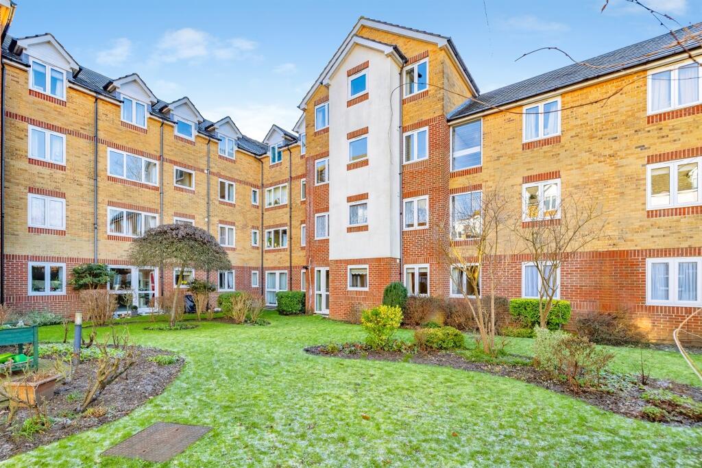1-bed house on Lower High Street, Watford, £110,000