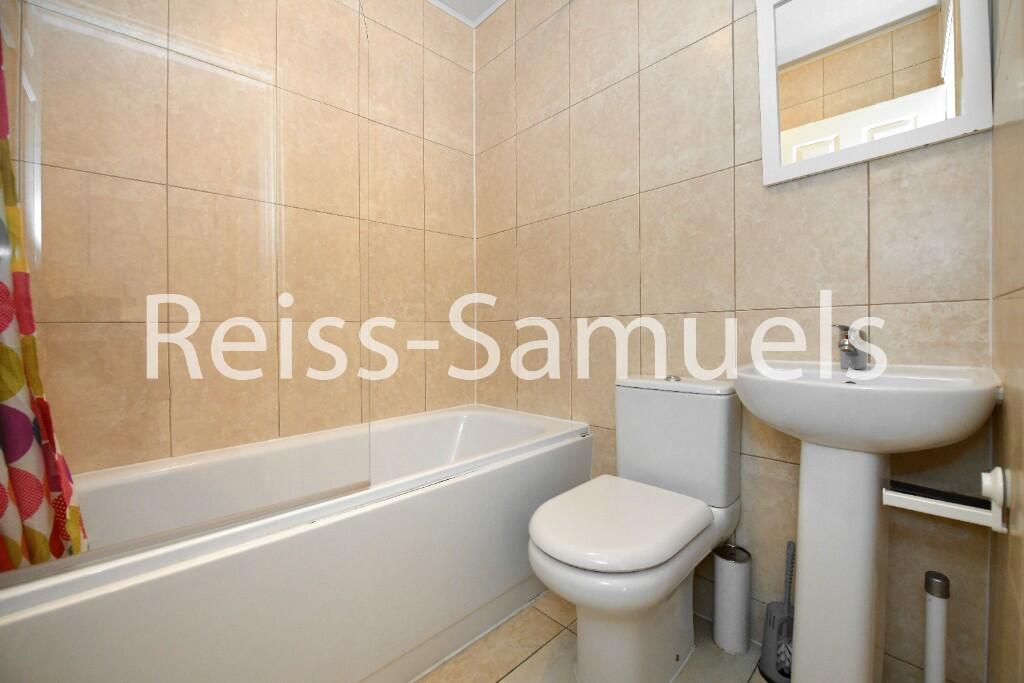 5 bedroom semi-detached house for rent