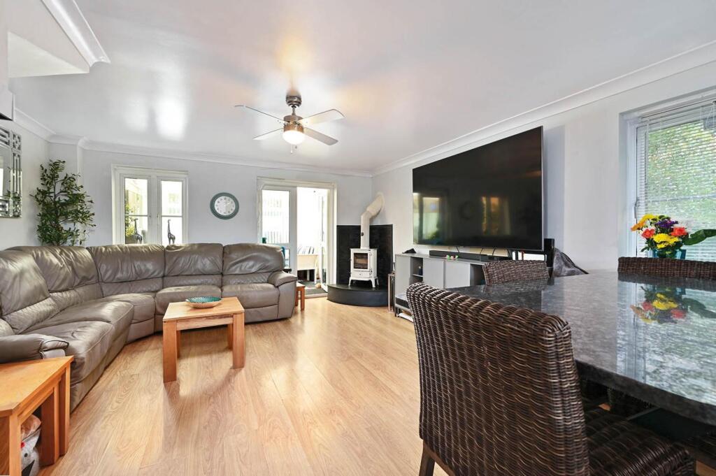 House in Basingstoke and Deane, The Fairways, Kempshott Park - View 2