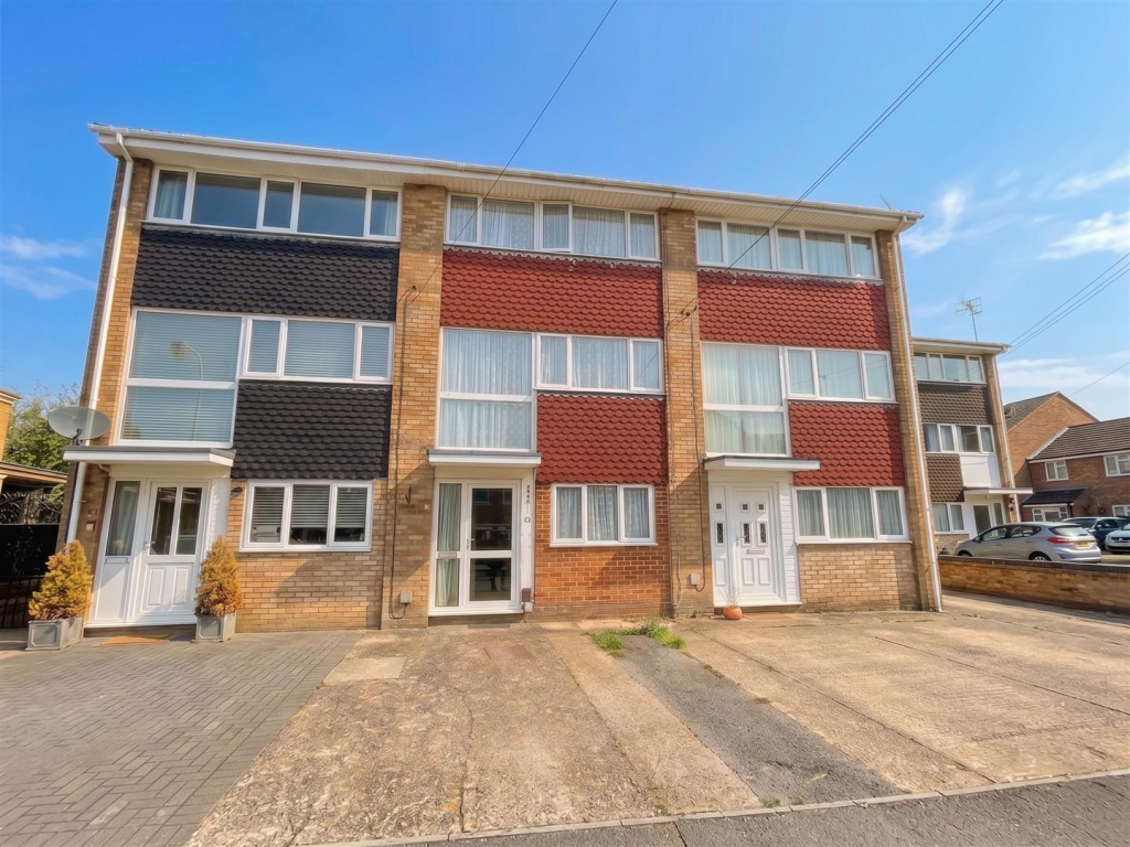 3-bed terraced on The Beeches, Tollgate Road, Salisbury, £280,000