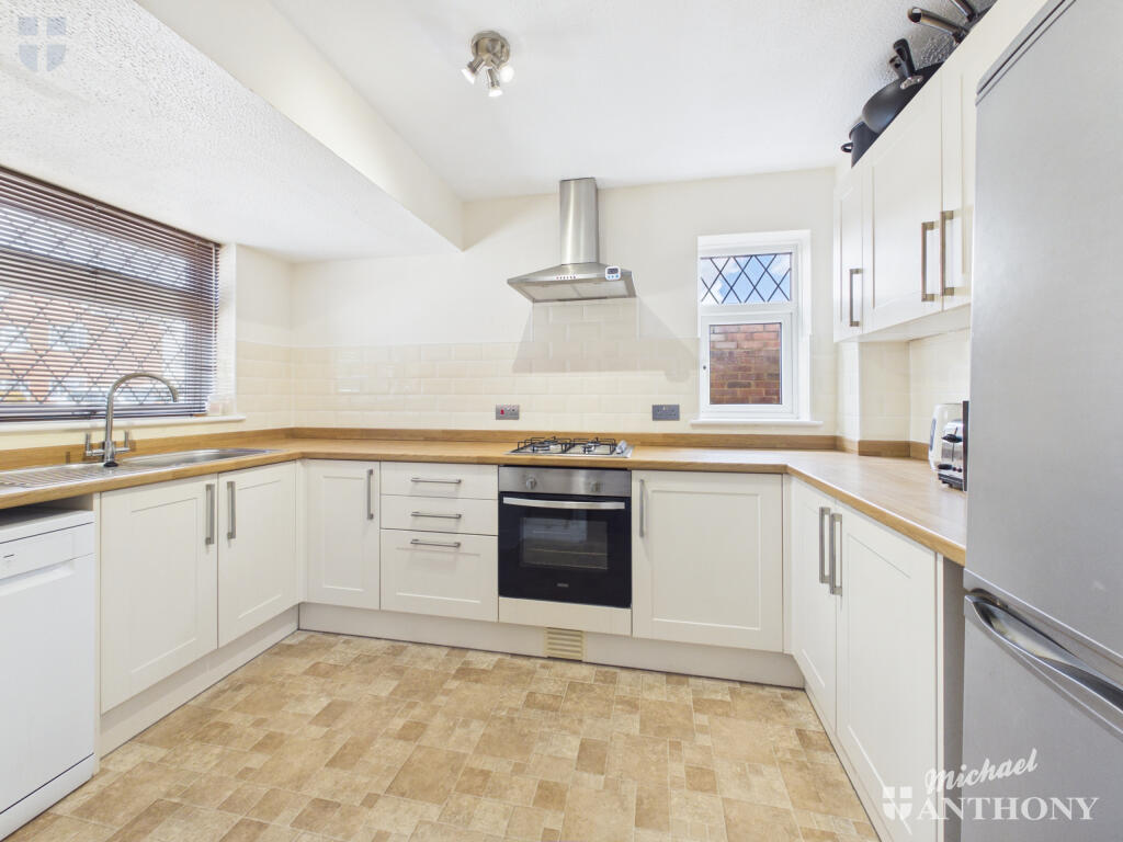 House in Aylesbury, Walton Court - View 2