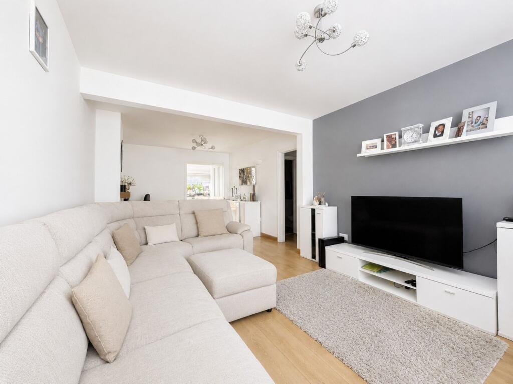 House in Swindon, Gorse Hill, Ferndale - View 4
