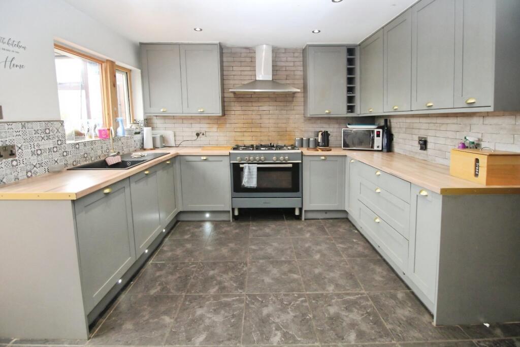 Taylor Hill Road, Taylor Hill, Huddersfield, West Yorkshire, HD4 photo 2