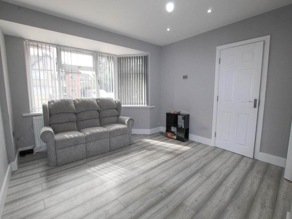 Apartment in Southall - View 3