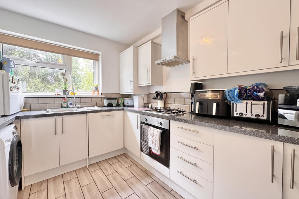 Brynglas Close, Newport, Newport photo 3
