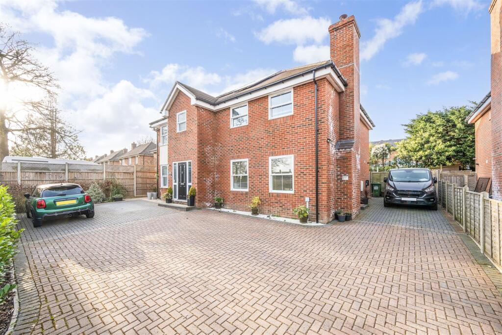 Main image of property: West End Road, West End, Southampton