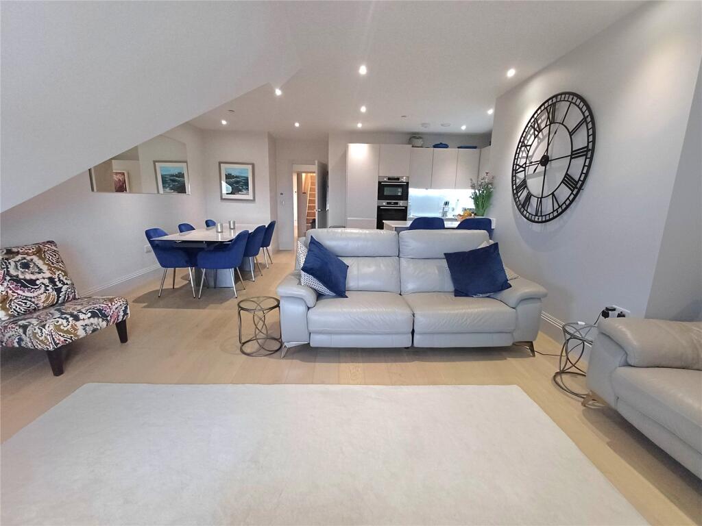 Apartment in Cardiff - More
