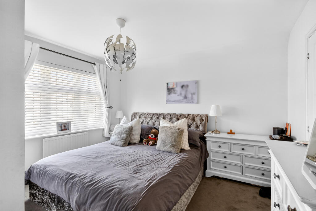 House in Bracknell - More