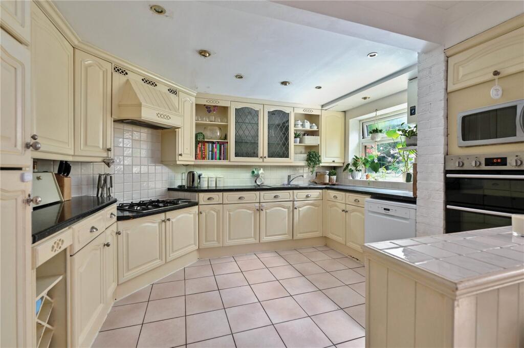 House in Surrey Heath, Surrey - View 5