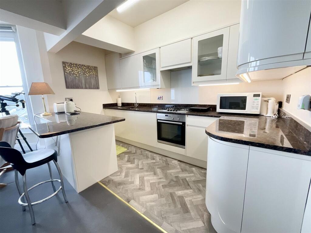 Apartment in Scarborough, South Cliff - View 4