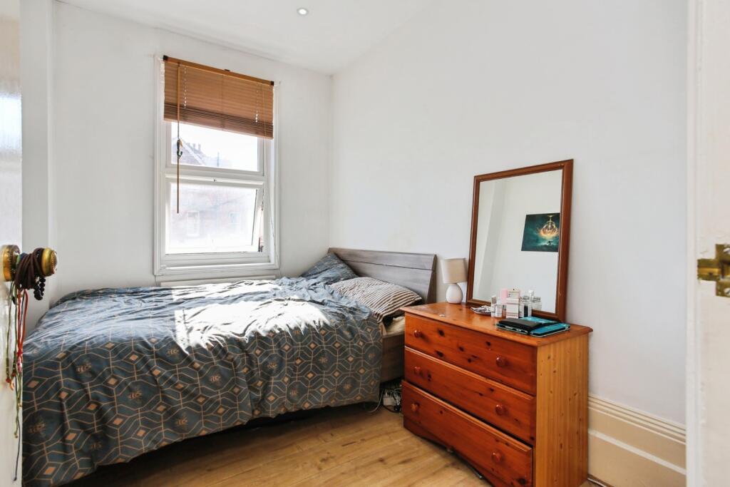 Apartment in Tunbridge Wells, Kent - View 5