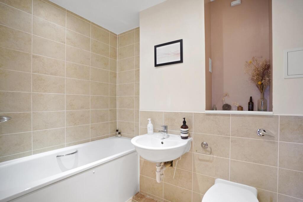 Apartment in London - View 5