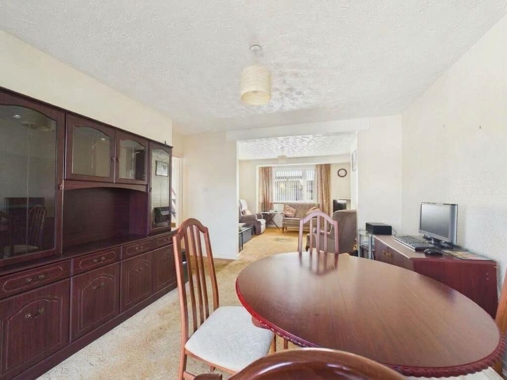 House in Southend-on-Sea - More