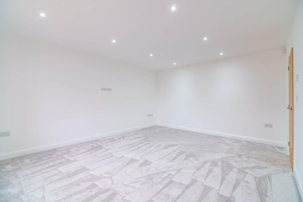 Additional image 5 of Bradford Road, Birkenshaw