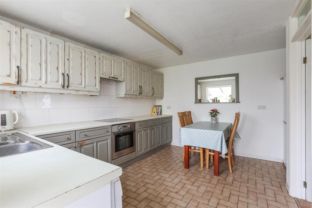 22, Dr Browns Close, Minchinhampton, Stroud photo 4