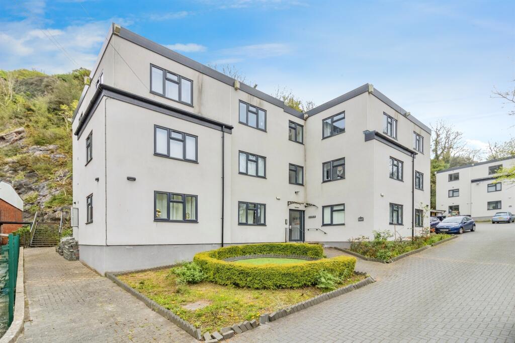 2-bed apartment on Teignmouth Road, Torquay, £190,000
