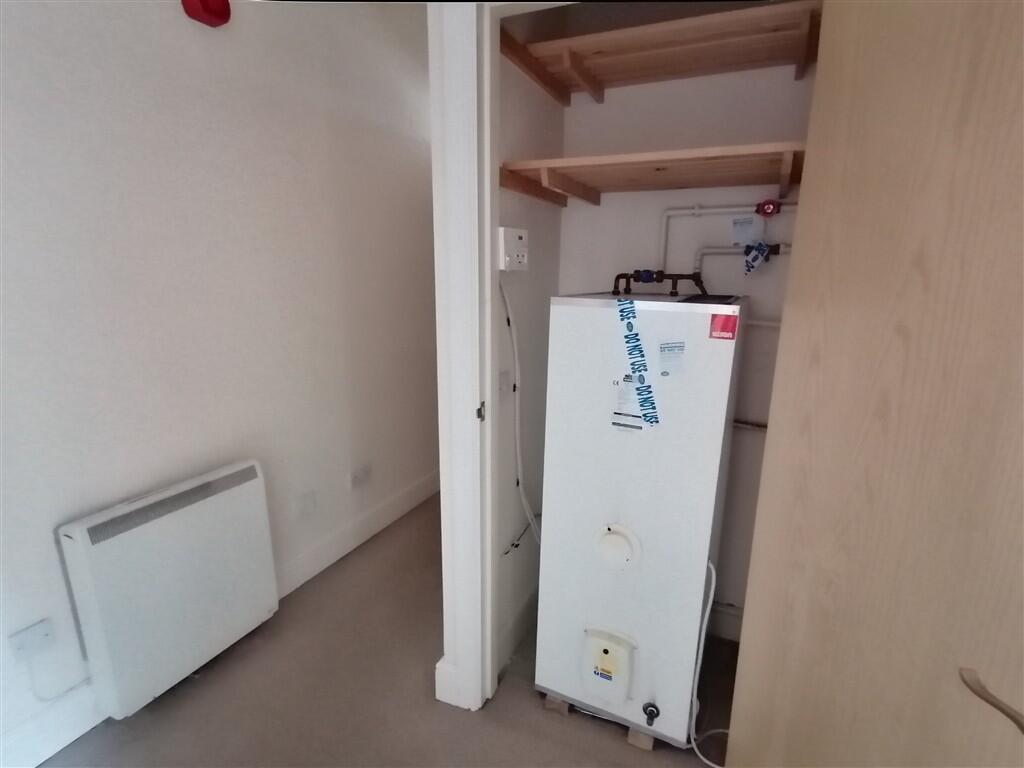 Apartment in Wolverhampton, All Saints, Goldthorn Hill - View 4