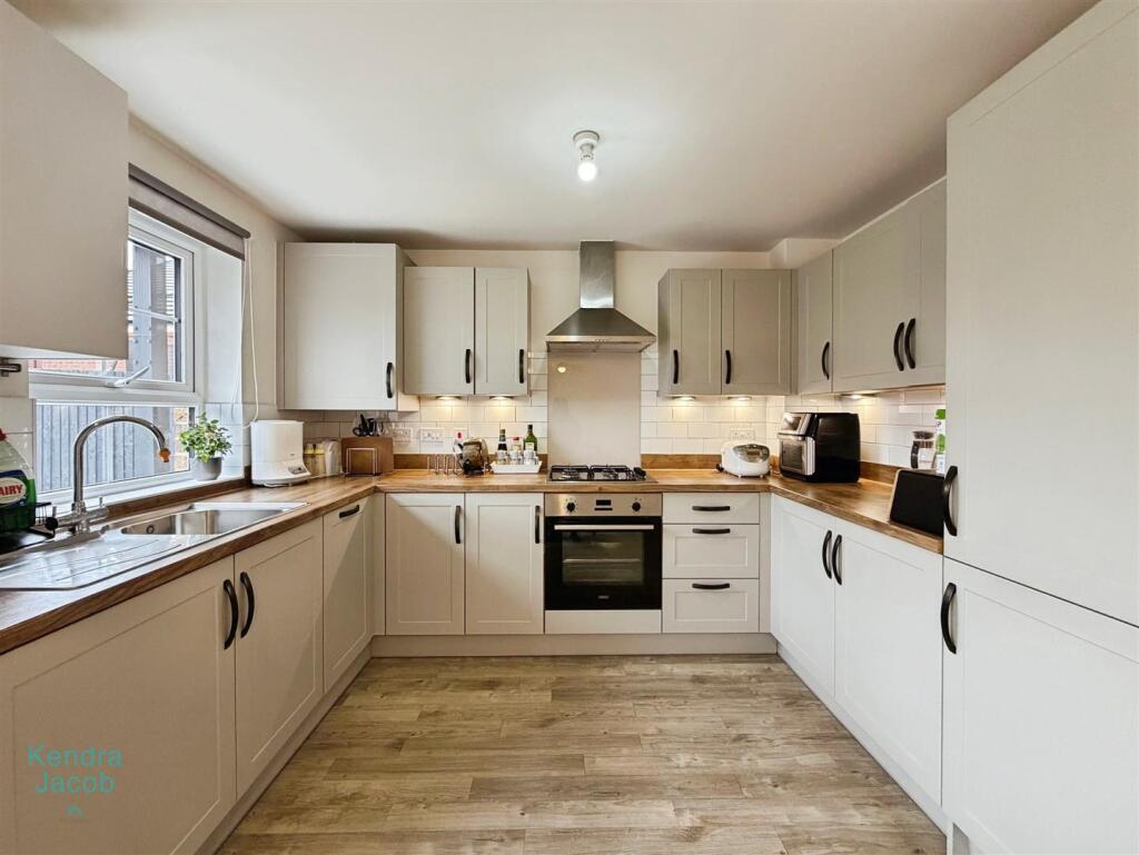 Pearl Drive, Worksop photo 3