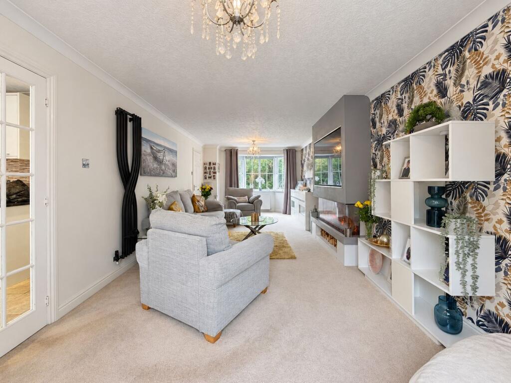 House in Northampton, Grange Park - More