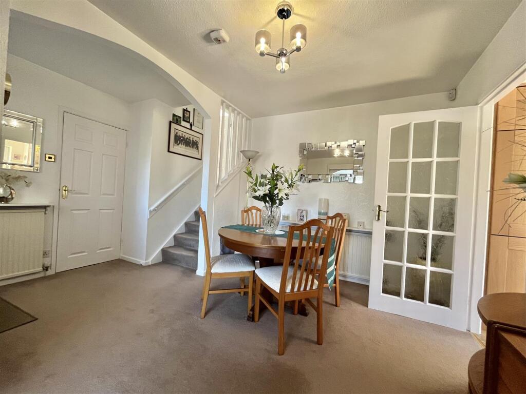 Fox Hill Drive, Stalybridge photo 5