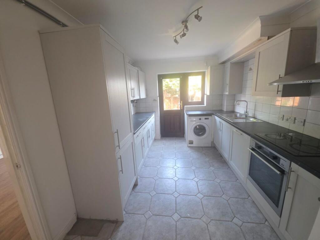 158A Rayleigh Road, Hutton, Brentwood, Essex, CM13 1PN photo 5
