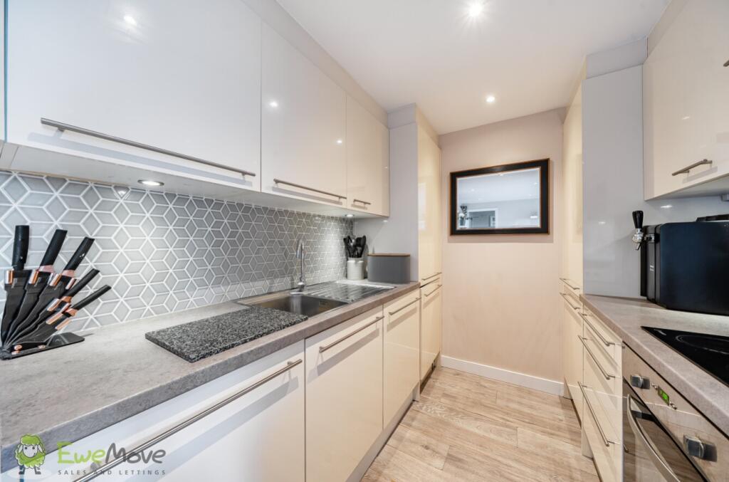 Apartment in Sutton - View 4