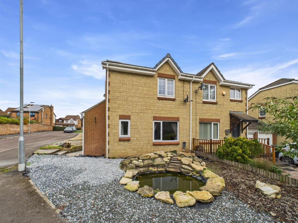 Main image of property: Hawksworth Drive, Hanham, Bristol, BS15 3HS