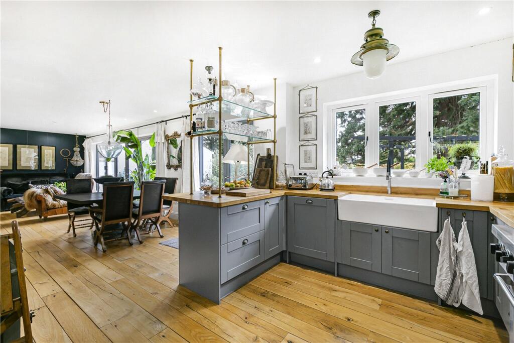 House in Luton - View 3