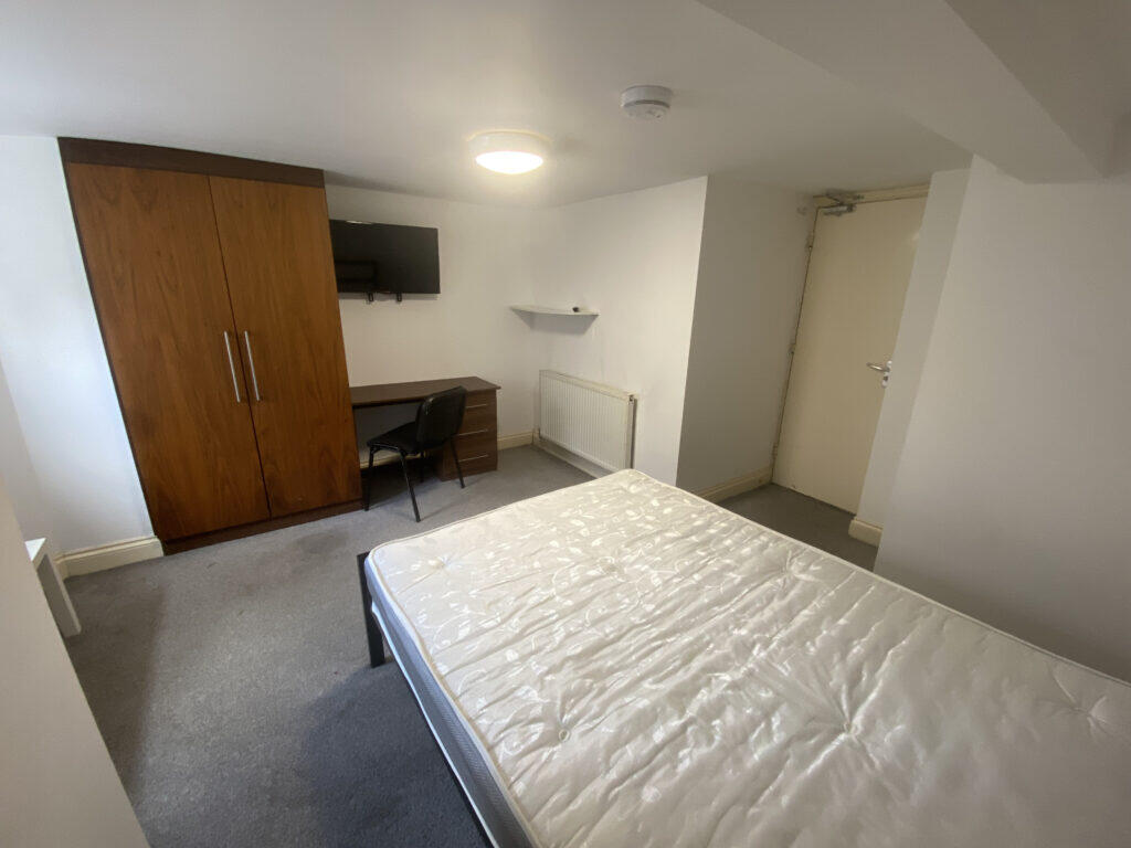 6 bedroom terraced house for rent