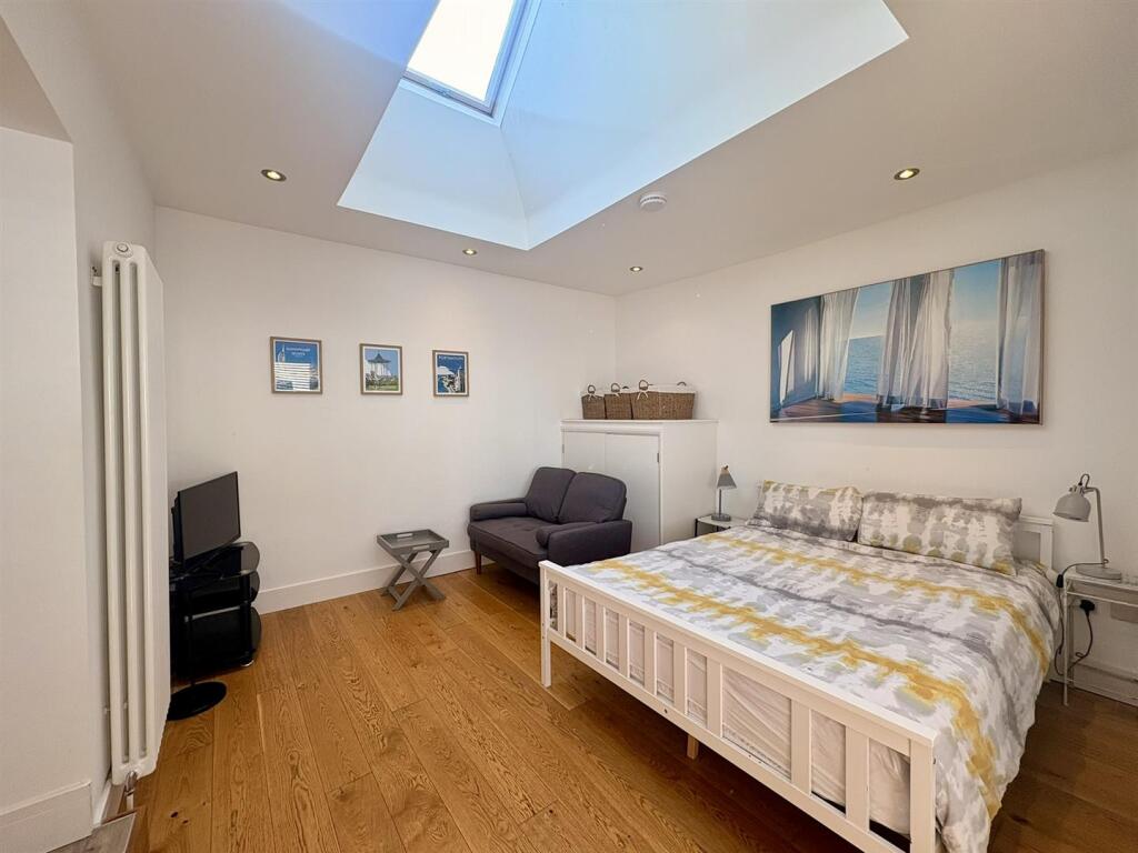 Apartment in Portsmouth, Southsea - View 2