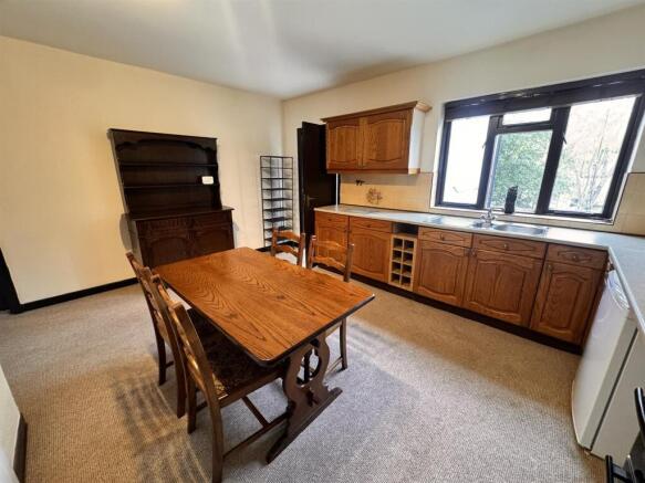 Kitchen/Dining Area
