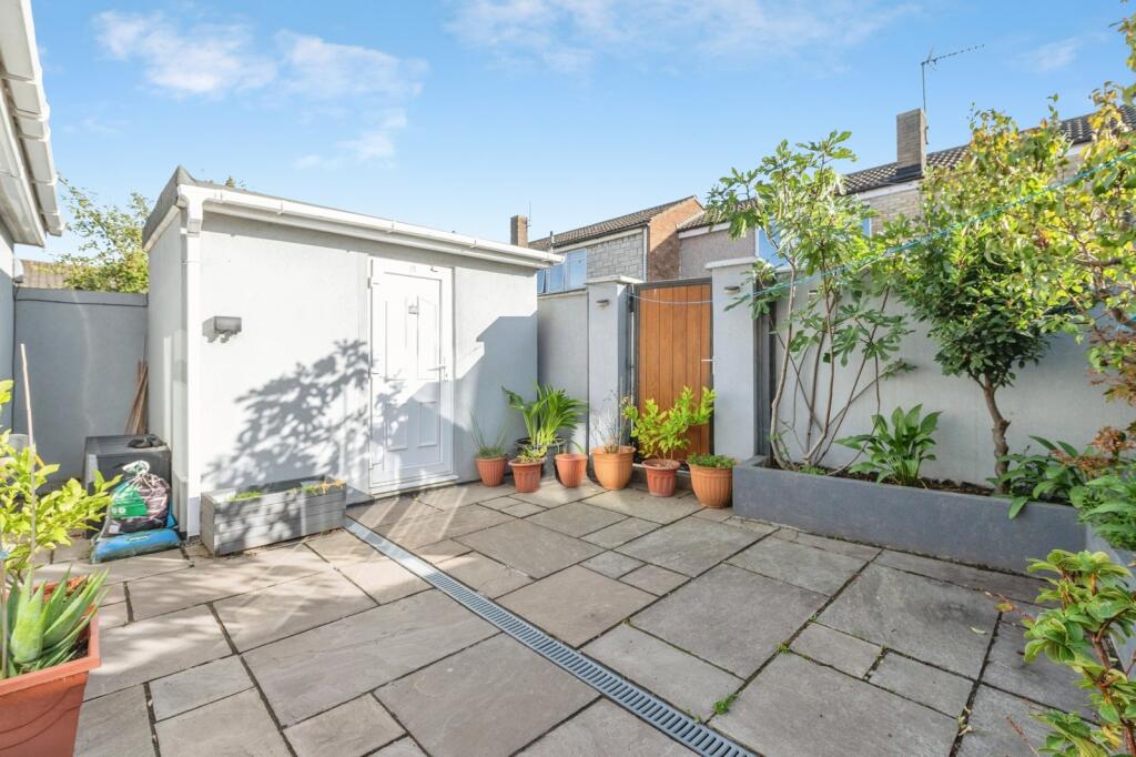 House in Thurrock, Essex - View 4