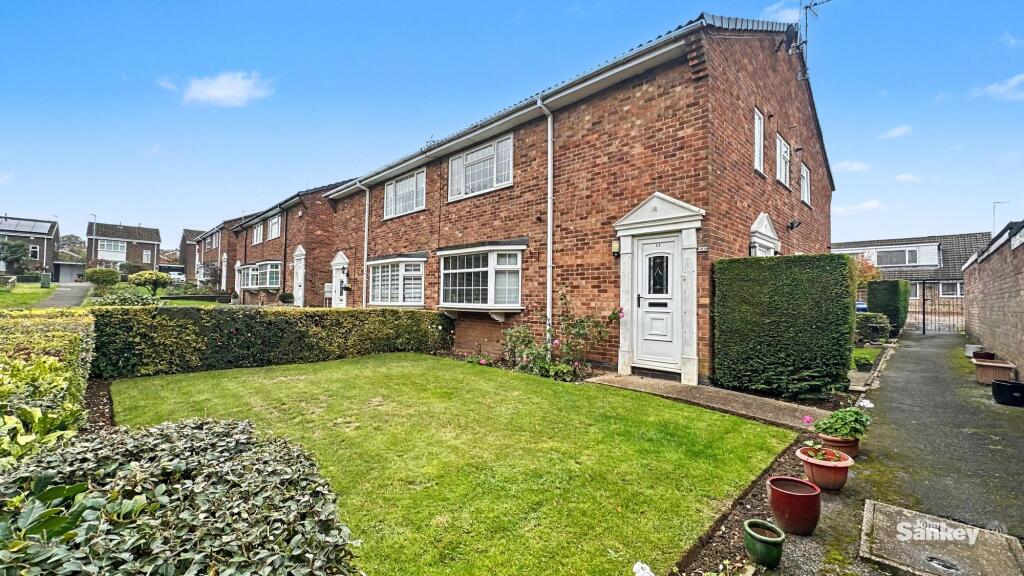 2-bed flat on Arran Square, Mansfield, NG19, £96,000