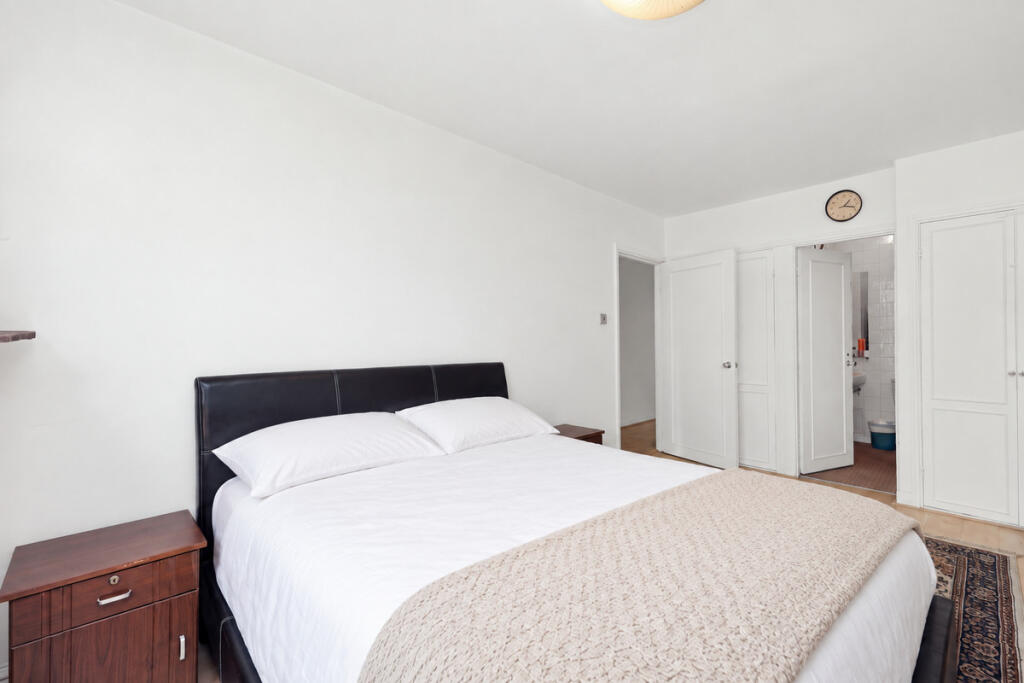 Apartment in London, Paddington - More