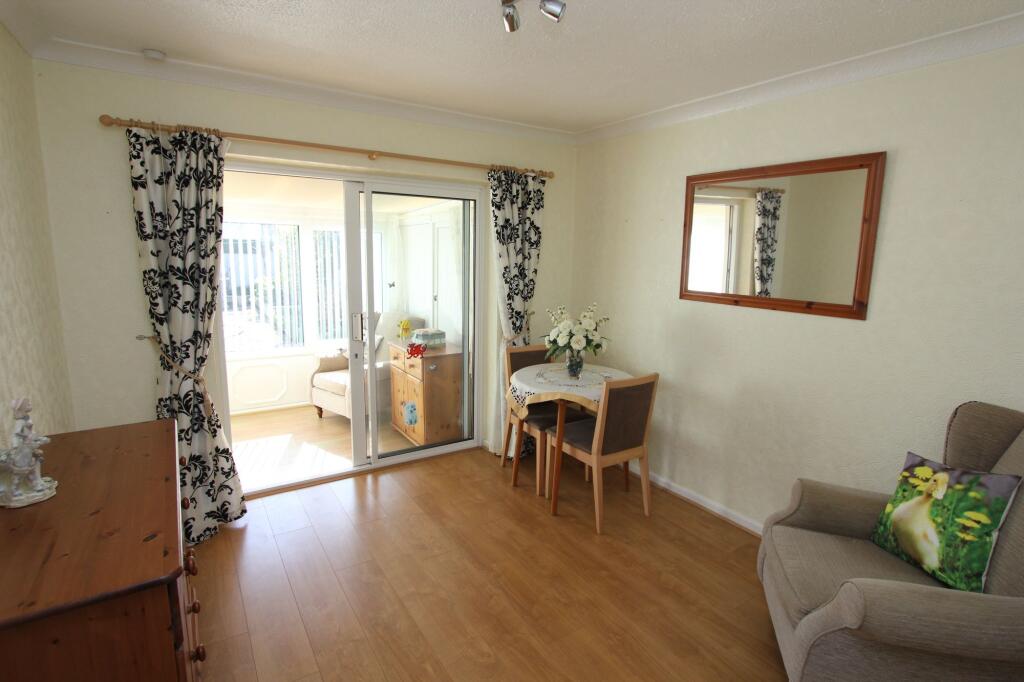 House in St Athan, Higher End, St. Athan - View 4