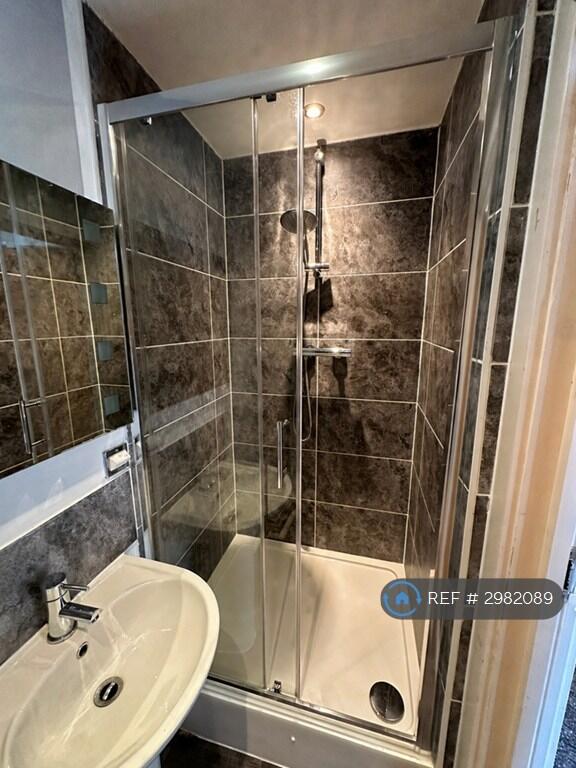 Apartment in Northampton, West Northamptonshire - View 5