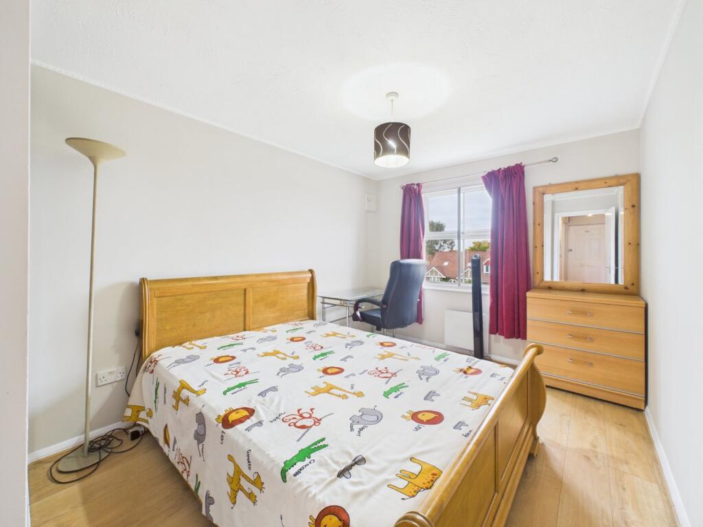 Staines Road, Feltham, Middlesex, TW14 photo 4