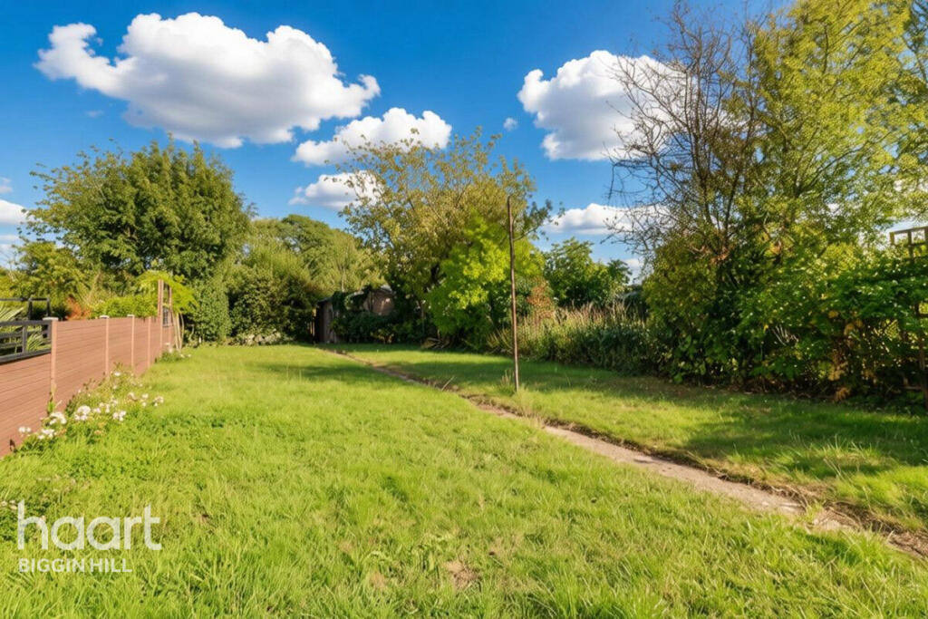 House in London, Aperfield - View 2