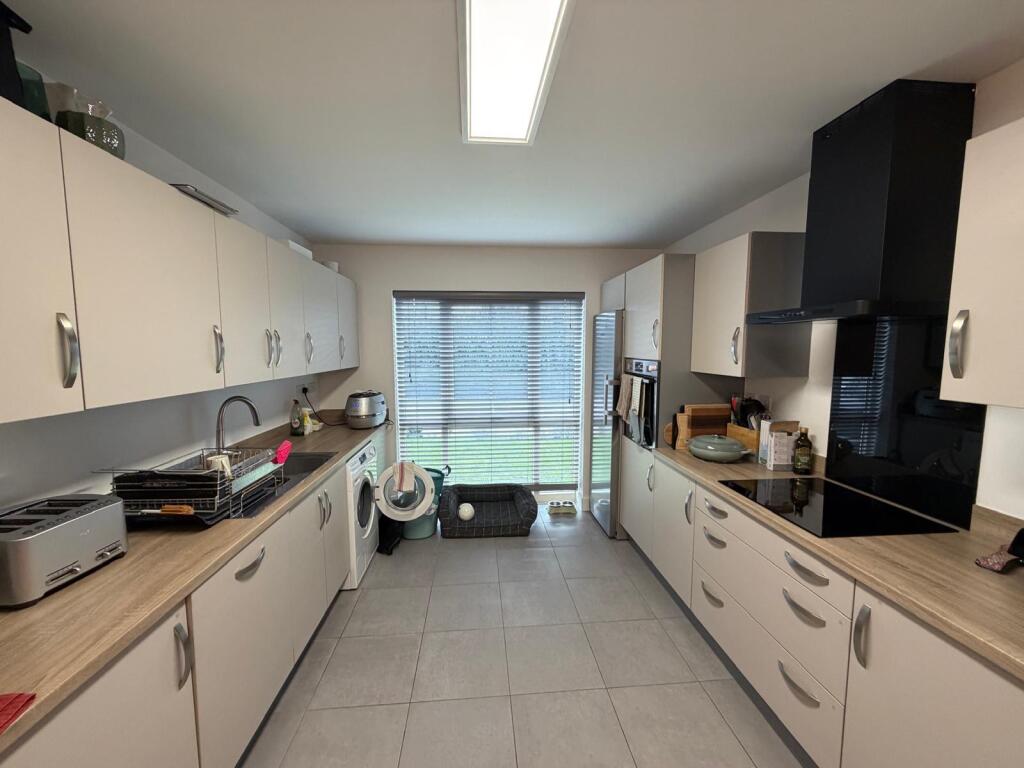 House in Wakefield, West Yorkshire - View 3