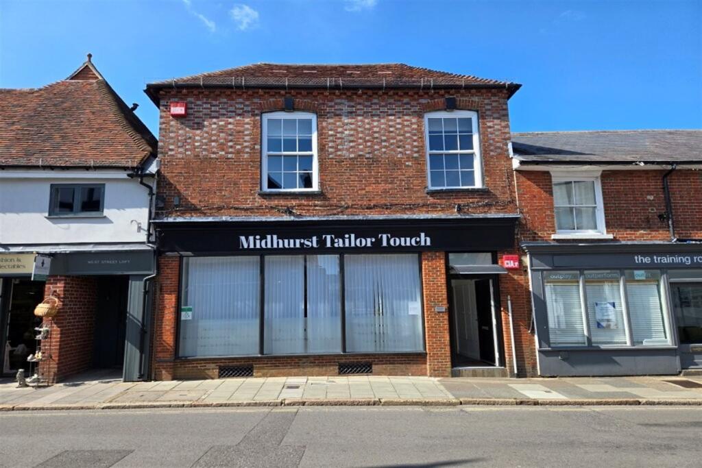 Main image of property: 2 bedroom Top Floor Apartment in Midhurst