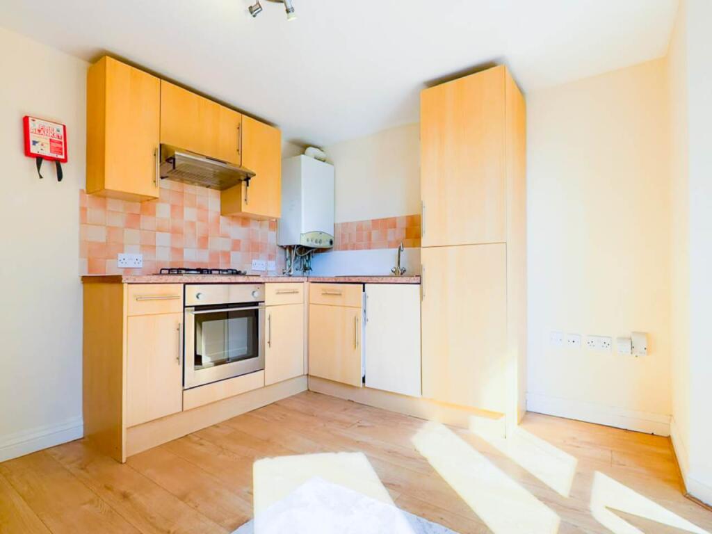 Apartment in Cardiff, Tredegarville, Roath - More