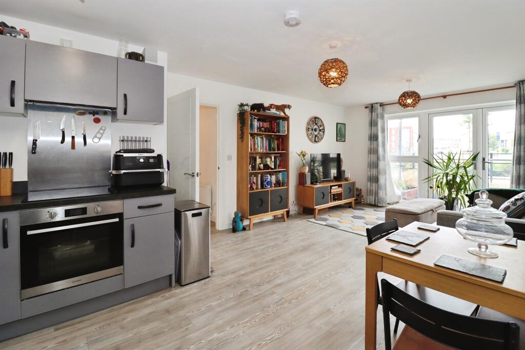 Oxleigh Way, Stoke Gifford, BRISTOL photo 3