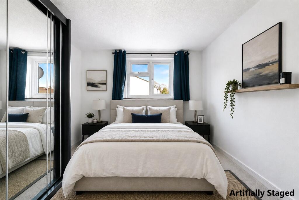 House in London, Highams Park - View 2