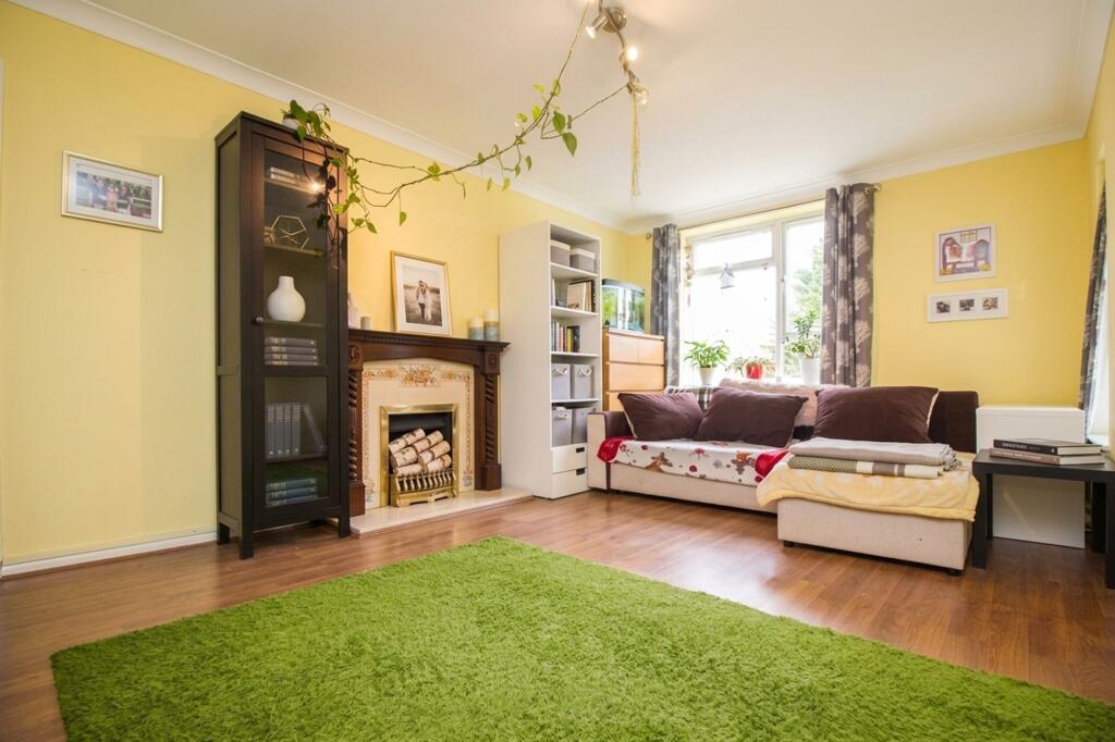 Broughinge Road, Borehamwood, WD6 photo 4