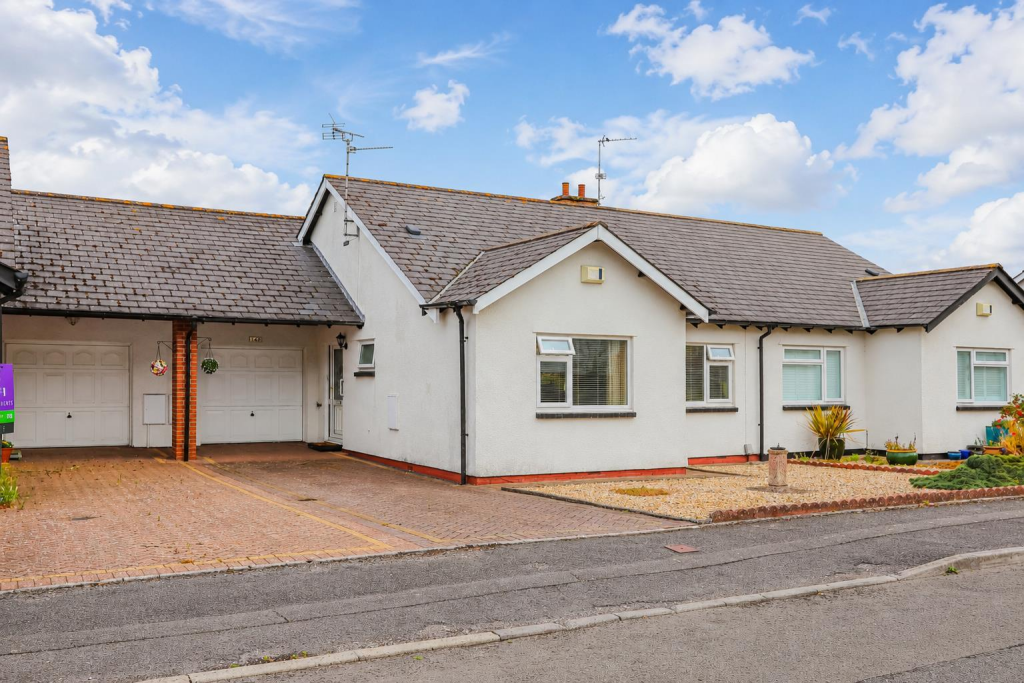 Main image of property: Westward Rise, Barry