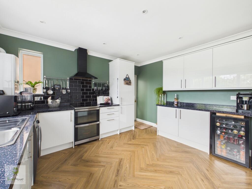 House in Chatham, Medway - View 4