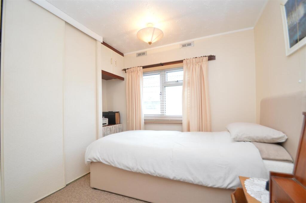 Folly Lane, East Cowes photo 3