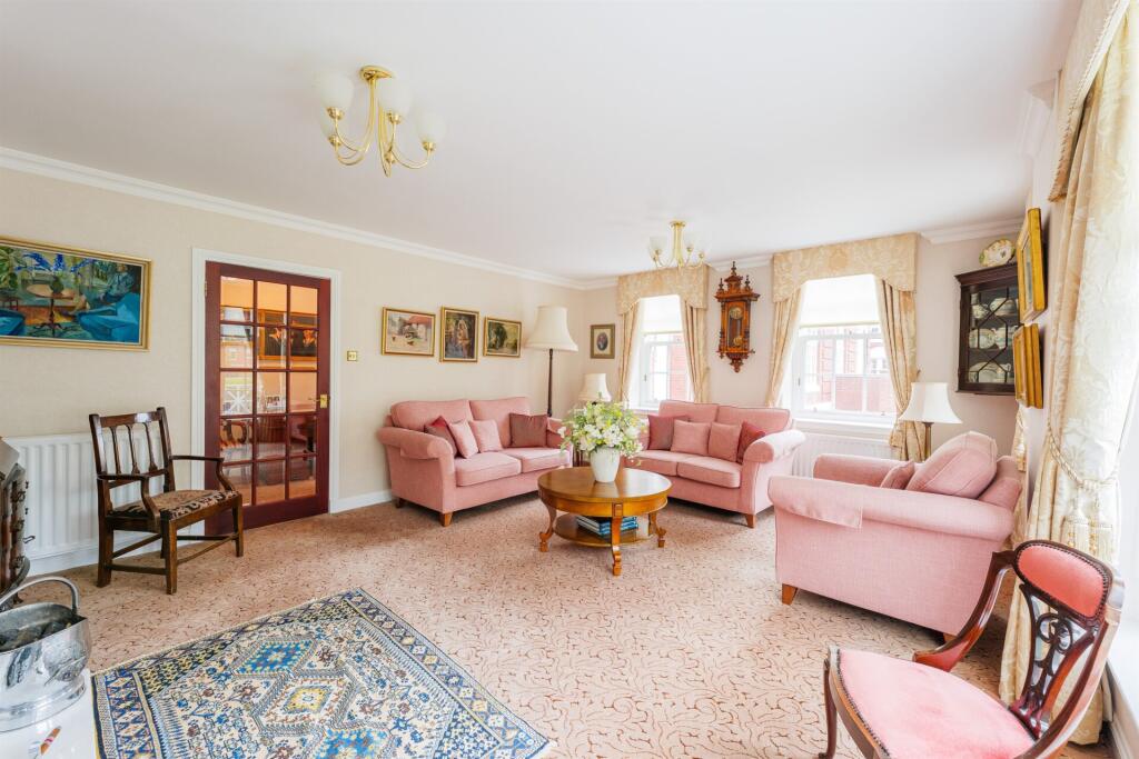 Southwood Place, Newton Mearns photo 4