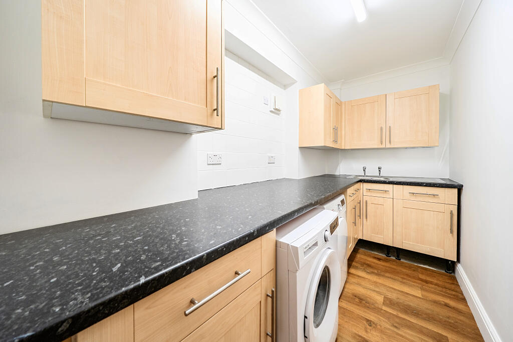 Whitewebbs Way, Orpington photo 4
