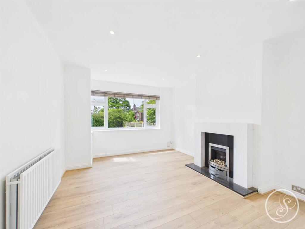 Apartment in Leeds, Park Villas, Roundhay - View 2